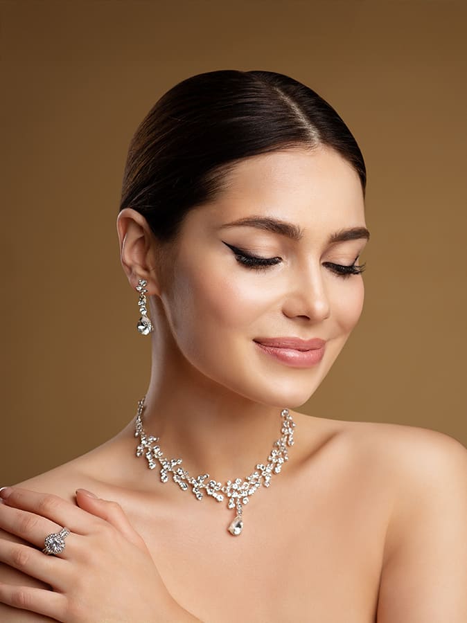 Schmuck kaufen bei Aram Juwelier | Frau Halskette